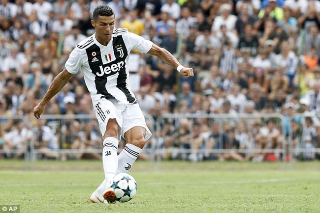 Tiền đạo Ronaldo trước cơ hội lần đầu tiên đeo băng đội trưởng của CLB Juventus. Ảnh: TL