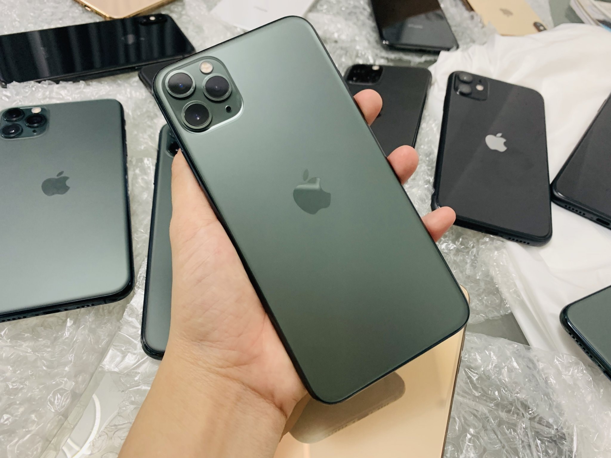 smartphone-chinh-hang-viet-nam-giam-gia-1