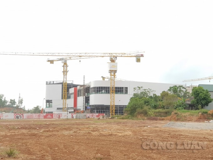 Dự án nằm ngay cạnh trung tâm thương mai BigC Thái Nguyên (đang gấp rút thi công để có thể hoàn thành vào cuối năm nay) đã đẩy giá đất lên rất cao.