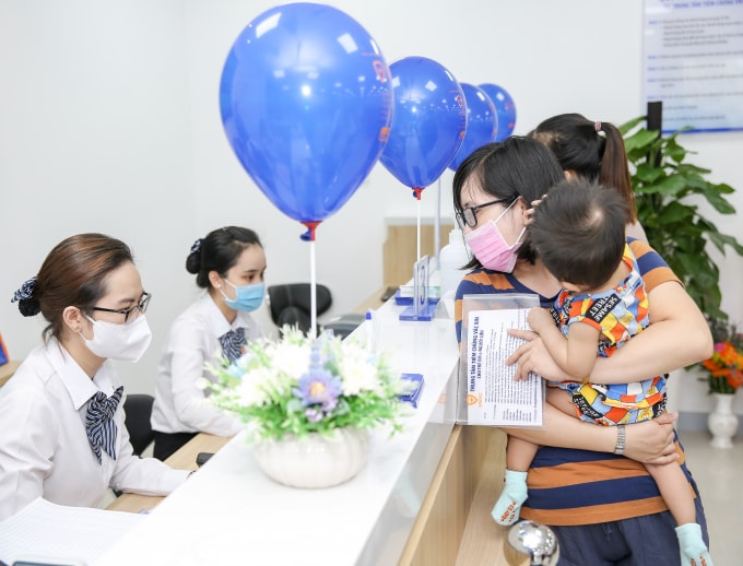 VNVC Long Khánh đón tiếp khách hàng bằng sự hiếu khách, thân thiện cùng cơ sở vật chất hiện đại.