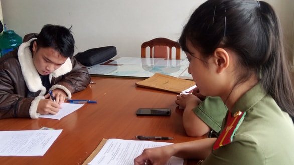 Nguyễn Lê Nguyên bị Công an TP Đà Lạt lập biên bản vi phạm (Ảnh: tuoitre)