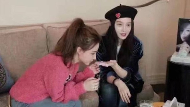 Phạm Băng Băng từ bà hoàng showbiz Trung Quốc đã mất hết vị thế vì bê bối trốn thuế khiến cô hai năm rồi sự nghiệp gần như bị đóng băng.