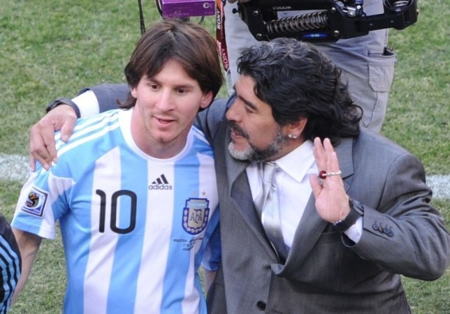 Messi và Diego Maradona. Ảnh: TL
