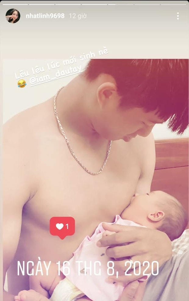 Phan Văn Đức hài hước bên cạnh gái cưng Dâu Tây. Ảnh: kenh14.vn