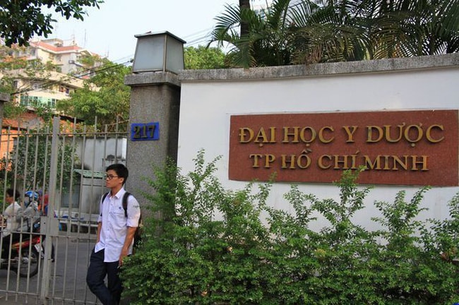 Mức học phí gần 70 triệu đồng/năm học của đại học Y Dược đang là vấn đề tranh cãi của dư luận (ảnh nguồn internet).
