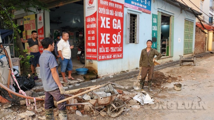 Công trường thi công dự án Cải tạo, nâng cấp đường và hệ thống thoát nước tại thôn Ngọc Chi, xã Vĩnh Ngọc.