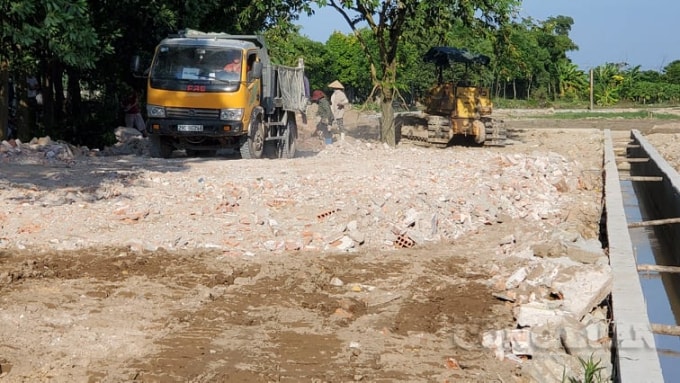 Nhà thầu thực hiện san lấp, tôn nền không đúng yêu cầu về kỹ thuật.