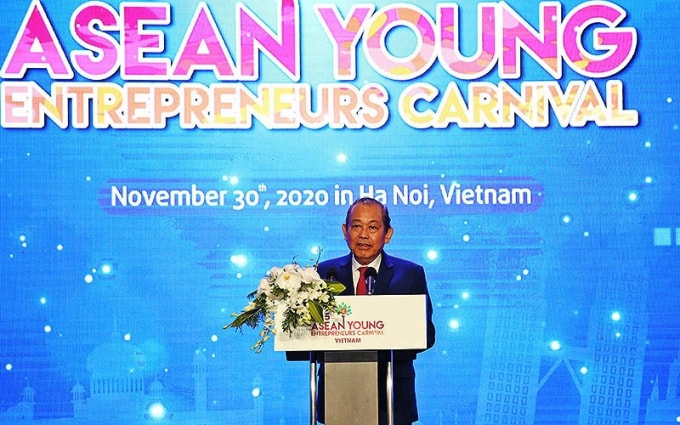 Phó Thủ tướng Thường trực Chính phủ Trương Hòa Bình đã tới dự và phát biểu tại Diễn đàn.