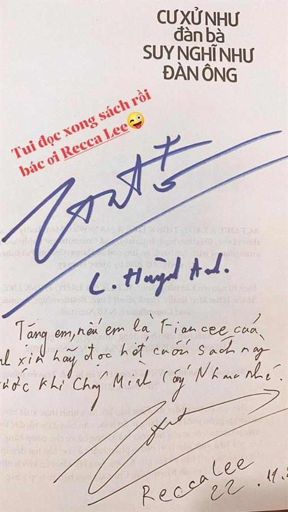 Bạch Lan Phương khoe quà Huỳnh Anh tặng.