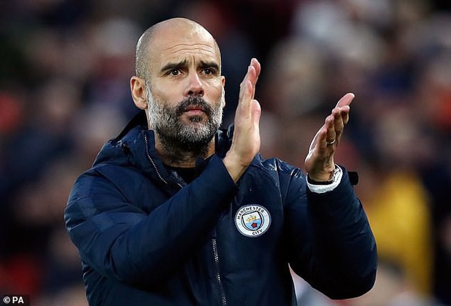 Nhà cầm quân Pep Guardiola không vui vì bị cho là gây áp lực với trọng tài. Ảnh: TL
