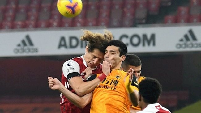 Tiền đạo Raul Jimenez đang phục hồi chấn thương sau cú va chạm cực mạnh với David Luiz của Arsenal. Ảnh: TL