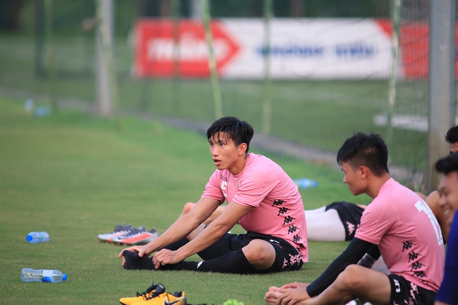 Hậu vệ Văn Hậu dính chấn thương trước ngày lên tuyển Việt Nam. Ảnh: vietnamnet.vn
