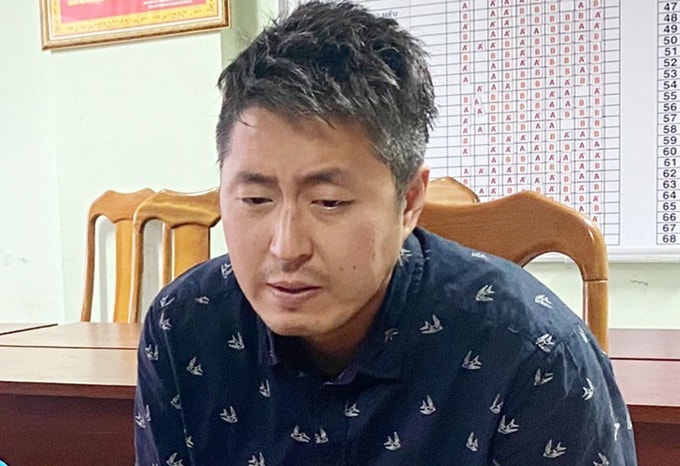Jeong In Cheol tại cơ quan điều tra. Ảnh: QT.