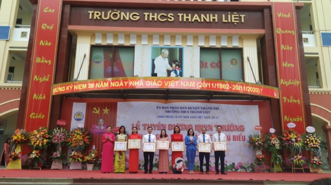 Nhiều giáo viên của trường THCS Thanh Liệt đã có nhiều thành tích tiêu biểu được khen ngợi.