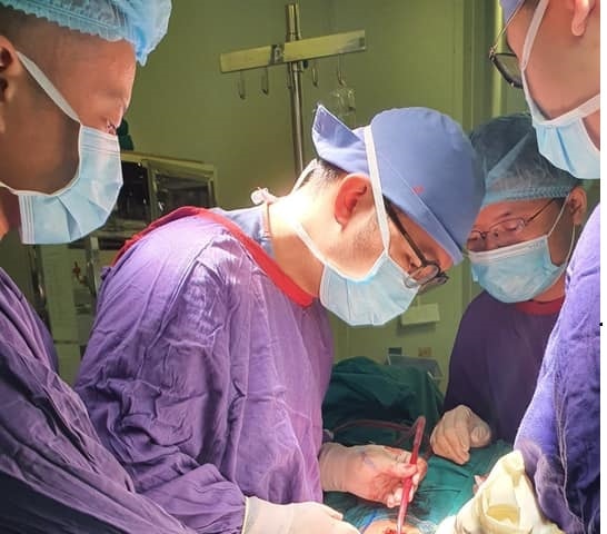 Việc mổ một lúc các trường hợp đa chân thương đòi hỏi sự phối hợp nhịp nhàng của các bác sĩ ở nhiều chuyên khoa khác nhau (ảnh TL).
