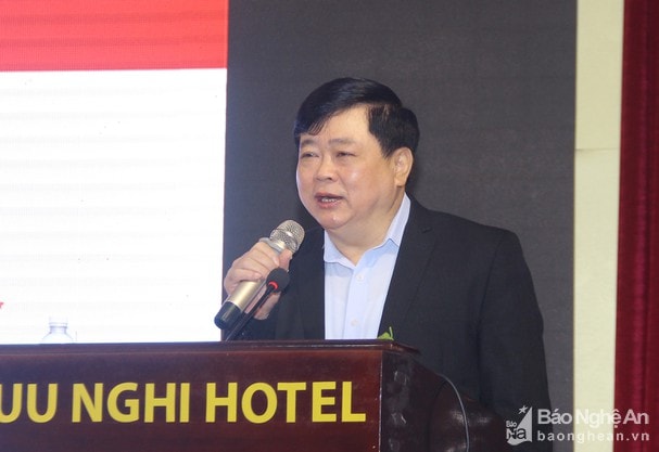 PGS. TS Nguyễn Thế Kỷ - Ủy viên Trung ương Đảng, Tổng Giám đốc Đài Tiếng nói Việt Nam, Chủ tịch Hội đồng Lý luận Trung ương trực tiếp truyền đạt chuyên đề Công tác báo chí trong giai đoạn hiện nay. Ảnh: Mai Hoa