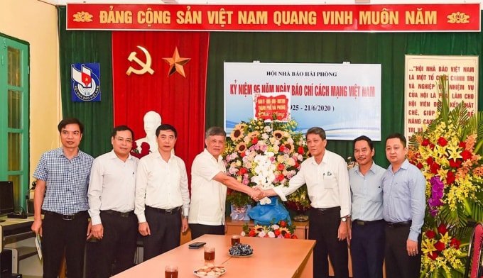 Lãnh đạo thành phố đến thăm và chúc mừng Hội Nhà báo Hải Phòng nhân dịp Kỷ niệm 95 năm Ngày Báo chí Cách mạng Việt Nam (21/6/1925-21/6/2020).