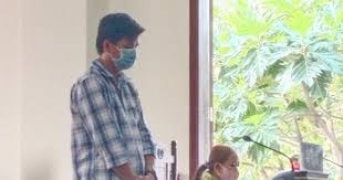 Lê Trần Duy Hữu Hạnh (nguyên đại úy Đội cảnh sát hình sự Công an thành phố Mỹ Tho) tại phiên tòa xét xử. Ảnh: tintaynguyen.com