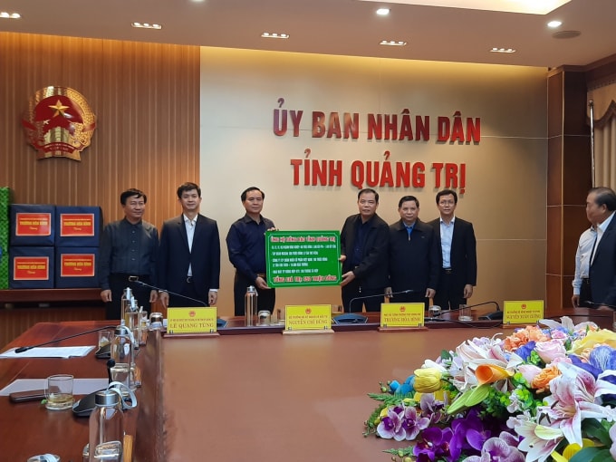 Tập đoàn Masan đồng hành cùng Bộ Nông nghiệp & Phát triển Nông thôn trao tặng 6 tấn thịt viên cho bà con vùng lũ