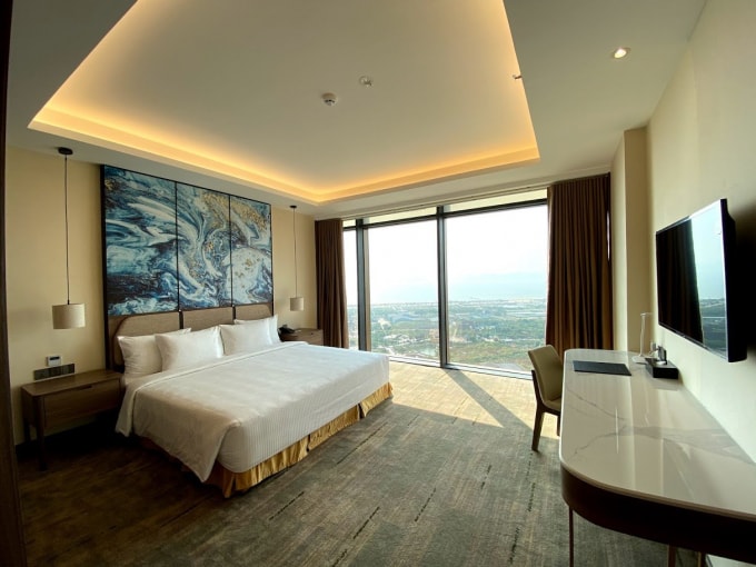 Mường Thanh Luxury Hạ Long Centre sở hữu gần 800 phòng nghỉ được thiết kế vô cùng tinh tế, hệ thống trang thiết bị hiện đại thể hiện đẳng cấp sang trọng của một khách sạn 5 sao.
