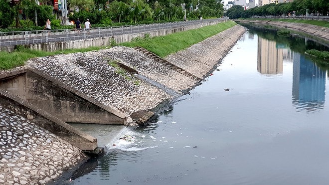 Tục triển khai thực hiện phương án làm sạch nước sông Tô Lịch và nước Hồ Tây. Ảnh: TL