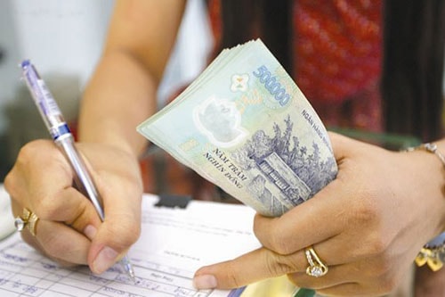 Các đơn vị phải dành tiết kiệm 10% chi thường xuyên năm 2021 để thực hiện tiền lương, đảm bảo không thấp hơn mức lương cơ sở. Ảnh minh họa