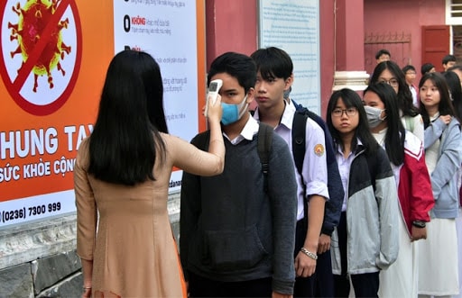 Sở Giáo dục và Đào tạo TP. HCM yêu cầu các trường học đọ thân nhiệt trước khi vào lớp học (ảnh nguồn internet).