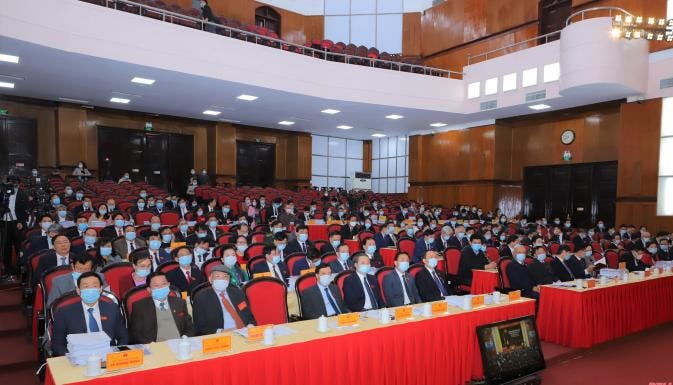 Các đại biểu dự kỳ họp đeo khẩu trang phòng chống dịch bệnh Covid-19. Ảnh: MH
