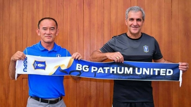 Và thầy cũ của Văn Lâm (phải) chính thức gia nhập CLB PG Pathum United (Thái Lan). Ảnh: TL