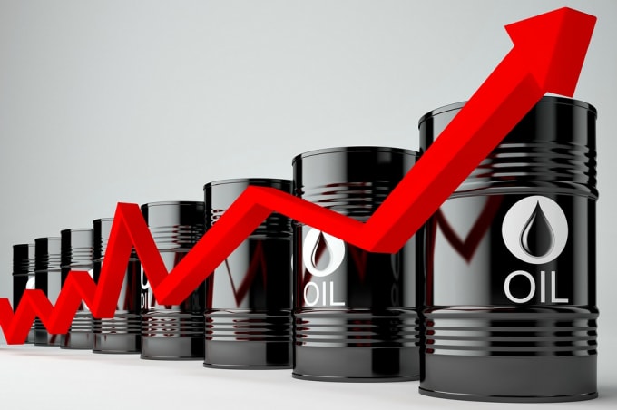 Xăng dầu trở lại đà tăng khi OPEC + cắt giảm sản lượng. Ảnh: TL.