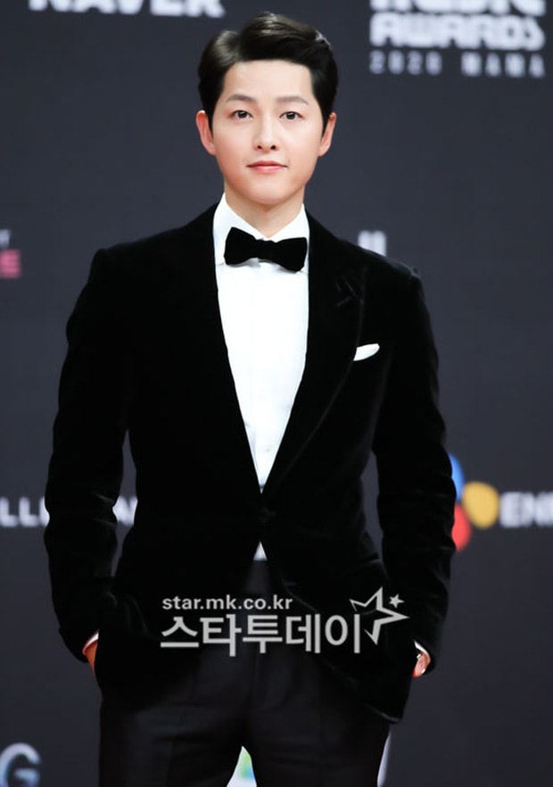 Lần đầu tiên, Song Joong Ki xuất hiện trên một sự kiện thảm đỏ sau vụ ly hôn chấn động