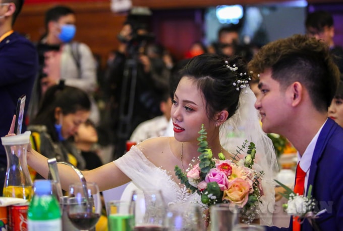 46 cặp đôi là 46 câu chuyện khác nhau, nhưng điểm chung giữa họ là sự mạnh mẽ, dũng cảm vượt qua nghịch cảnh và tìm thấy tình yêu của đời mình.