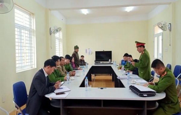 Công an đọc quyết định khởi tố, lệnh bắt tạm giam các bị can