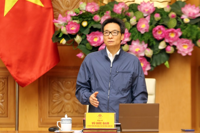 Phó Thủ tướng Vũ Đức Đam, Trưởng Ban chỉ đạo quốc gia phòng chống COVID-19 phát biểu chỉ đạo tại cuộc họp.