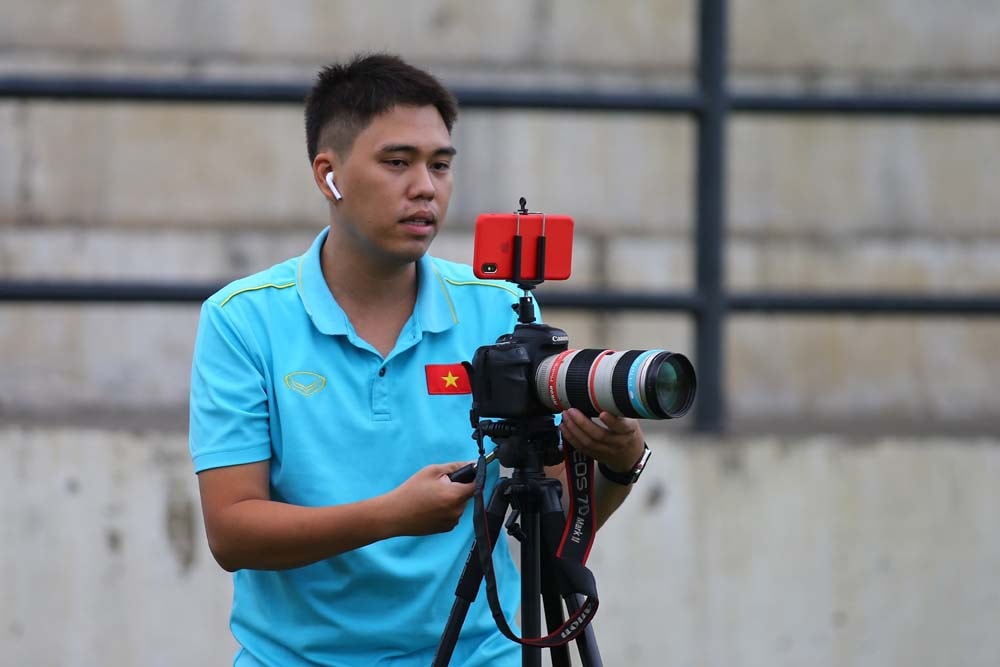 Nhà báo Hoàng Trí Công - Ban điện tử Trong nước - Tạp chí Bóng đá.
