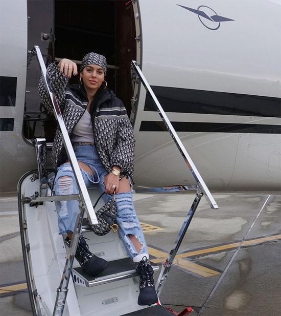 Cô nàng Georgina Rodriguez, bạn gái Ronaldo xuất hiện với trang phục hầm hố. Ảnh: internet