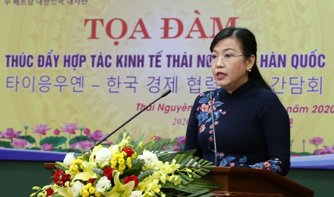 Bà Nguyễn Thanh Hải - Bí thư Tỉnh uỷ Thái Nguyên phát biểu tại buổi toạ đàm. Ảnh: H.A