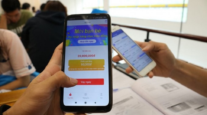 Cho vay ngang hàng giải ngân qua các ứng dụng trên điện thoại.