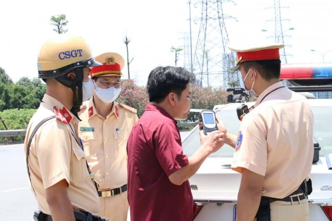 Cảnh sát giao thông toàn quốc sẽ tăng cường lực lượng tuần tra kiểm soát để bảo đảm trật tự an toàn giao thông, phòng ngừa và giảm thiểu tai nạn, ùn tắc trong dịp Tết 2021. Ảnh: TL