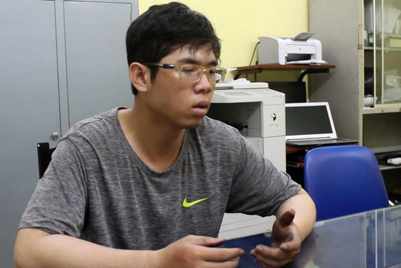 Đối tượng Mai Xuân Bình tại cơ quan công an. Ảnh: tuoitre.vn