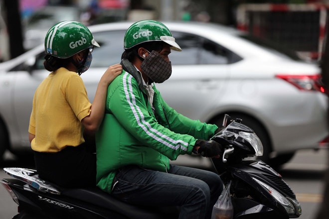 Sau khi đã có thị phần ổn định tại Việt Nam, Grab thực hiện việc tăng giá cước và mức chiết khấu nhiều khách hàng, tài xế không khỏi bất ngờ, bức xúc. Ảnh minh họa