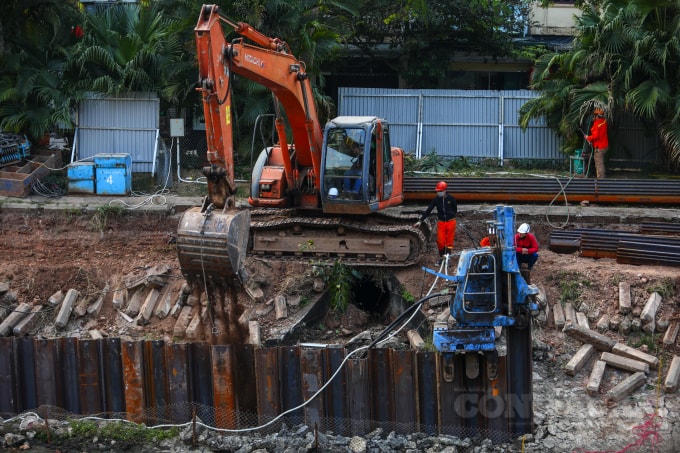 Hồi tháng 5, Ban Quản lý dự án đầu tư xây dựng công trình cấp nước, thoát nước và môi trường TP Hà Nội đã động thổ gói thầu số 2 và số 3 Dự án hệ thống xử lý nước thải Yên Xá. Trong đó, gói thầu số 2 xây dựng hệ thống cống bao quanh sông Tô Lịch và cống chính, dài hơn 21 km, thu gom nước thải từ các quận: Cầu Giấy, Đống Đa, Thanh Xuân, Hoàng Mai.