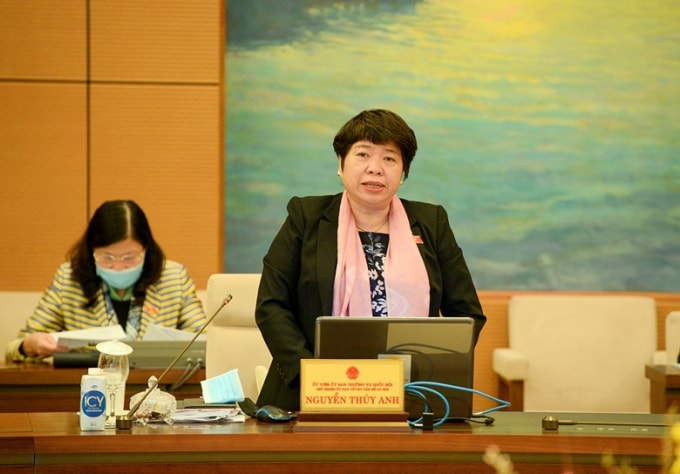 Bà Nguyễn Thuý Anh – Chủ nhiệm Ủy ban về các vấn đề xã hội của Quốc hội đã trình bày báo cáo tiếp thu, giải trình tại phiên họp.
