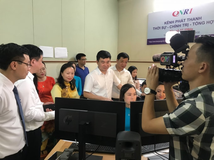 Hội đồng xét Giải Búa liềm vàng tỉnh Quảng Ninh thẩm định tp báo chí tham dự Giải.