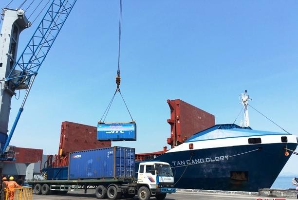 Lưu lượng hàng hóa những ngày cuối năm thông quan qua Cảng Vũng Áng ngày càng nhiều. Ảnh BHT