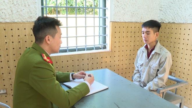 Đối tượng Vũ Văn Phượng làm việc với cơ quan chức năng. Ảnh: vtc.vn