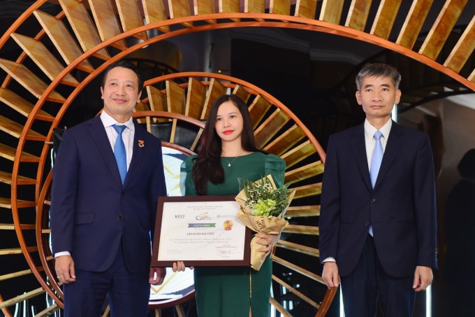 Tập đoàn Bảo Việt là 1 trong số ít các doanh nghiệp được vinh danh TOP 10 DN Bền vững Việt Nam trong 5 năm liền.