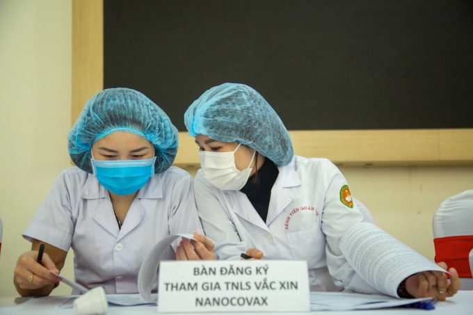 Sáng 10/12, bắt đầu tuyển tình nguyện viên tham gia thử nghiệm lâm sàng vắc xin Nano covax (ảnh Quang Hùng).