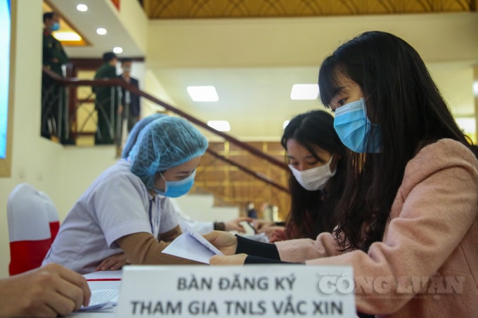 Để sớm đưa vắc xin Nanocovax vào sử dụng đại trà phụ thuộc lớn vào đội ngũ đông đảo tình nguyện viên tham gia (ảnh Thanh Xuân).
