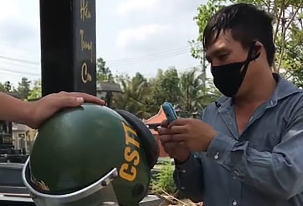 Tài xế xuất hiện trong video của CSTT đưa lên mạng tố cáo cấp trên can thiệp xe vi phạm. Ảnh: tienphong.vn